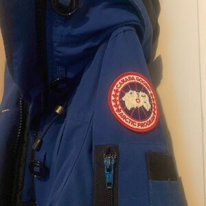 Royal blue authentic canada goose in size L for women